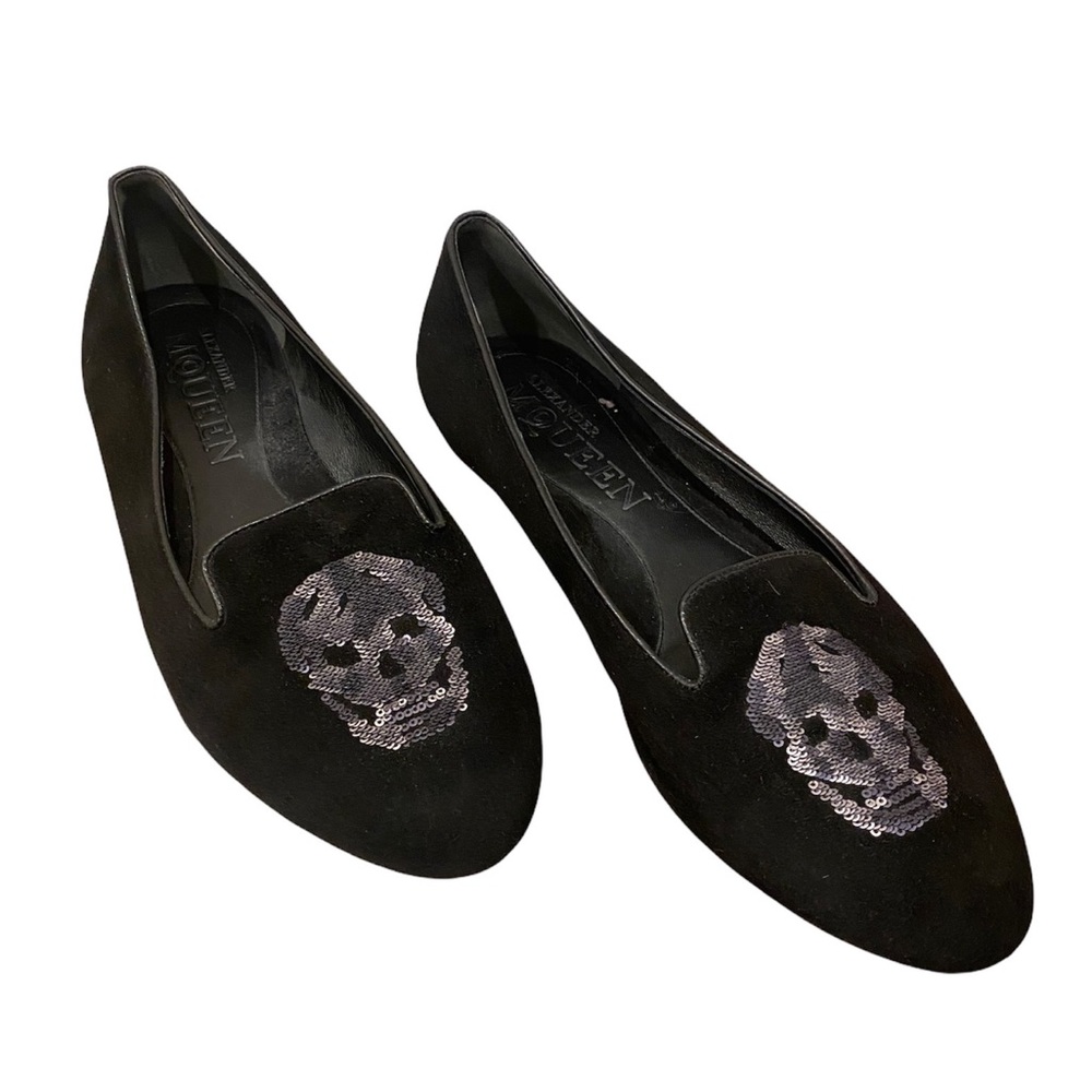 Alexander Mcqueen loafers in suede. Skull detail in sequins. Great condition.